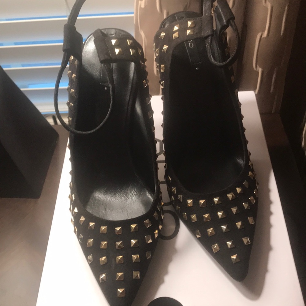 Aldo Black Studded Pump (fits like an 8)